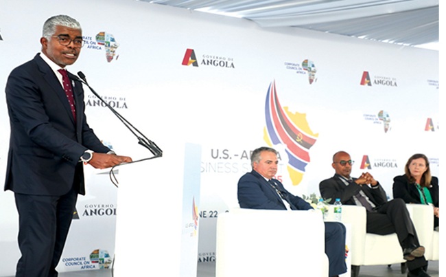 Ministro dos Transportes, Ricardo D'Abreu, discursa na abertura da Cimeira sobre Transporte e Log&iacute;stica 2026