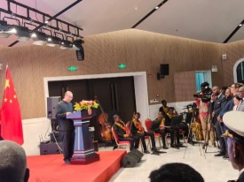 Embaixador Zhang Bin fala de investimento da China em Angola  - DR