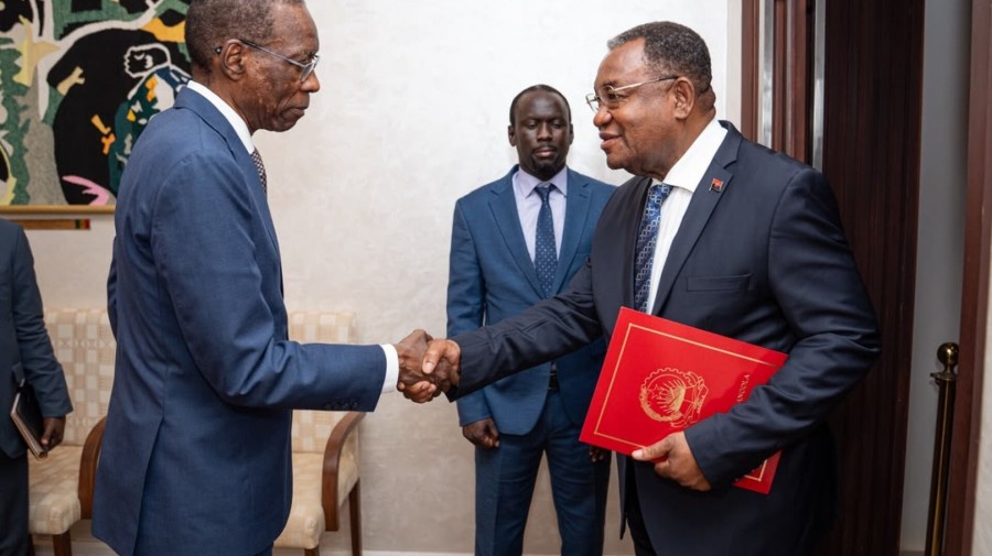 Embaixador angolano no Senegal apresenta Cartas Figuradas 