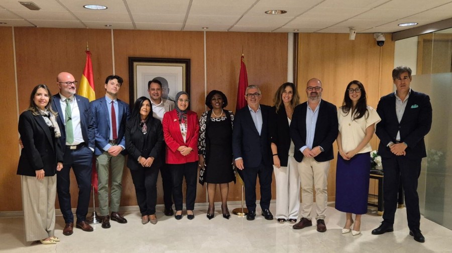 Embaixadora Balbina Silva recebe empres&aacute;rios espanh&oacute;is 