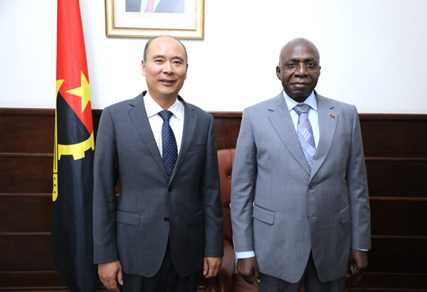 Ministro das Rela&ccedil;&otilde;es Exteriores, T&eacute;te Ant&oacute;nio, abordou coopera&ccedil;&atilde;o bilateral com embaixador da China em Angola, Zhang Bin