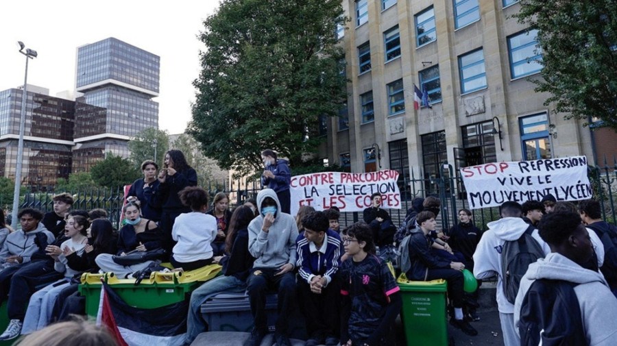 Protestos estudantis encerram centenas de escolas em Fran&ccedil;a