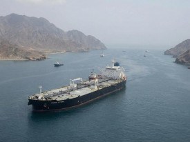 Proj&eacute;ctil de origem desconhecida atinge petroleiro no largo de Om&atilde; - DR