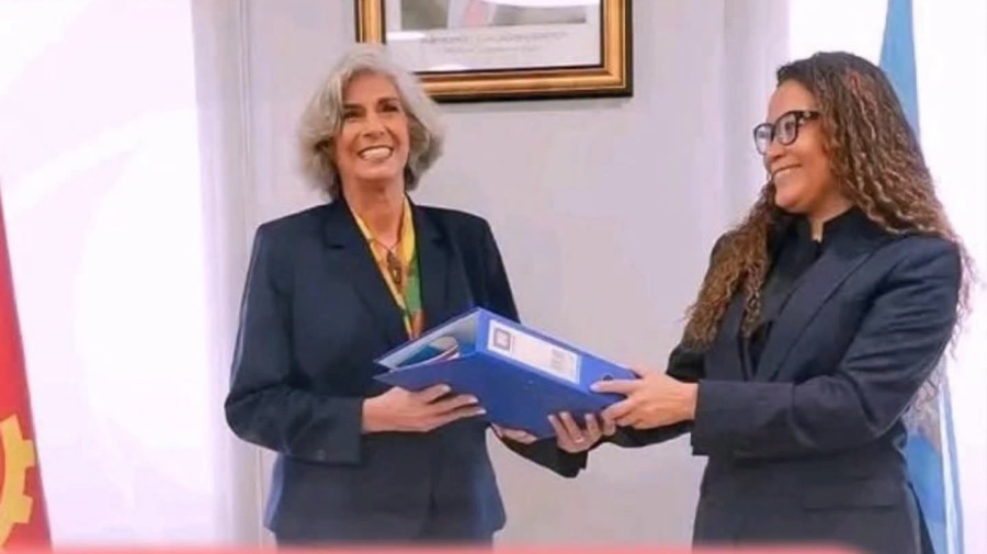 Paula Simons (&agrave; esq.) &eacute; a nova PCA da Rede Girassol 