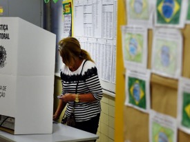 Brasileiros votam numa elei&ccedil;&atilde;o presidencial marcada pela forte polariza&ccedil;&atilde;o - DR
