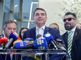 
Partido de Fl&aacute;vio Bolsonaro conquista terreno no Congresso brasileiro 
 - DR