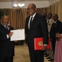 Embaixador de Angola na Uni&atilde;o das Comores, Domingos de Almeida Coelho, apresentou as Cartas Credenciais ao Presidente Azali Assoumani