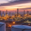 Petr&oacute;leo mant&eacute;m-se pr&oacute;ximo dos 100 d&oacute;lares