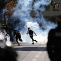 Fran&ccedil;a suspende utiliza&ccedil;&atilde;o de granadas de efeito atordoante contra estudantes
