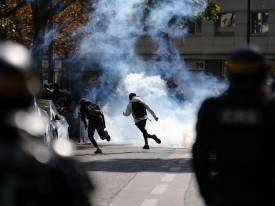 Fran&ccedil;a suspende utiliza&ccedil;&atilde;o de granadas de efeito atordoante contra estudantes - DR