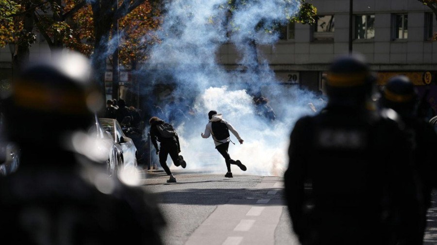 Fran&ccedil;a suspende utiliza&ccedil;&atilde;o de granadas de efeito atordoante contra estudantes