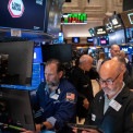 Bolsas norte-americanas recuperam ligeiramente ap&oacute;s uma semana de perdas