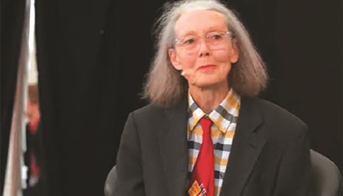 Poeta, ensa&iacute;sta e tradutora canadiana, Anne Carson, &eacute; a vencedora do Pr&eacute;mio Nobel de Literatura