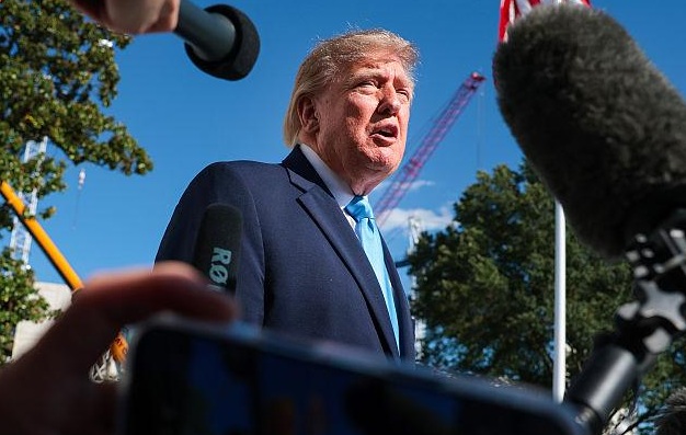 Trump defende que a Ucr&acirc;nia deve ter um novo Presidente e critica Zelensky