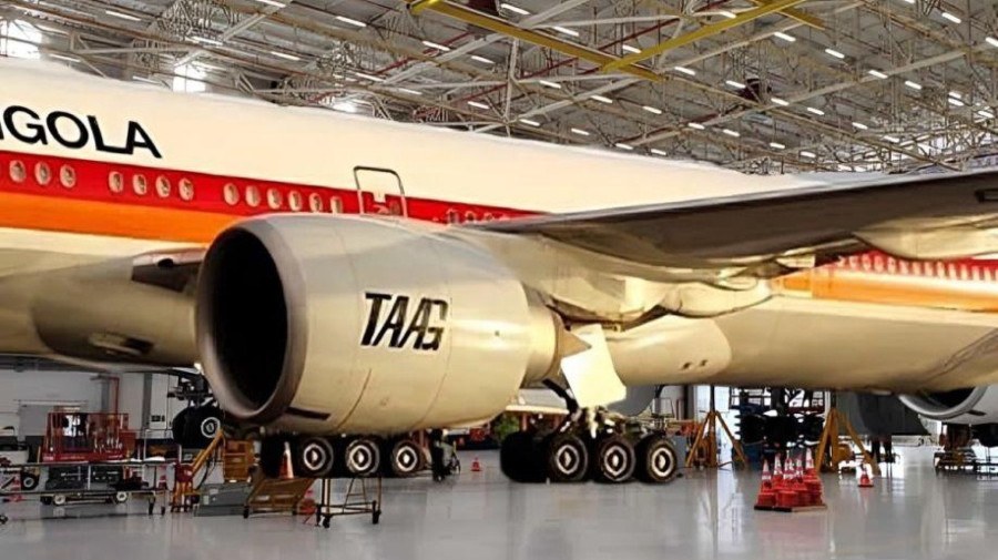 Aeronave da TAAG em manuten&ccedil;&atilde;o 