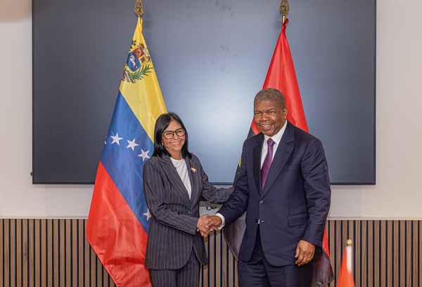 Presidente da Rep&uacute;blica, Jo&atilde;o Louren&ccedil;o, abordou com a Presidente Interina da Venezuela, Delcy Rodr&iacute;guez, coopera&ccedil;&atilde;o bilateral