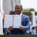 Presidente da Rep&uacute;blica, Jo&atilde;o Louren&ccedil;o, escreve mensagem no Livro de Honra do Memorial &agrave;s Vitimas dos Conflitos Pol&iacute;ticos