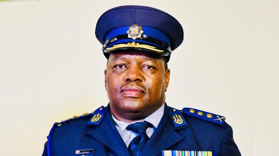 Presidente sul-africano levanta suspens&atilde;o do comandante da Pol&iacute;cia