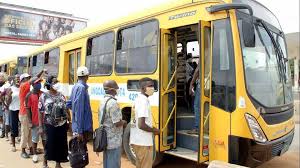 Transporte p&uacute;blico em Luanda
