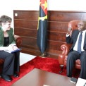 Ministro das Rela&ccedil;&otilde;es Exteriores, T&eacute;te Ant&oacute;nio, recebe Encarregada de Neg&oacute;cios dos EUA em Angola, Shannon Nagy Cazeau