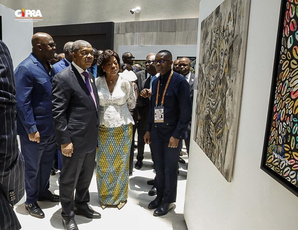 Presidente da Rep&uacute;blica, Jo&atilde;o Louren&ccedil;o, visita exposi&ccedil;&atilde;o de artes pl&aacute;sticas, no quadro da Bienal de Luanda, no Pal&aacute;cio de Conven&ccedil;&otilde;es