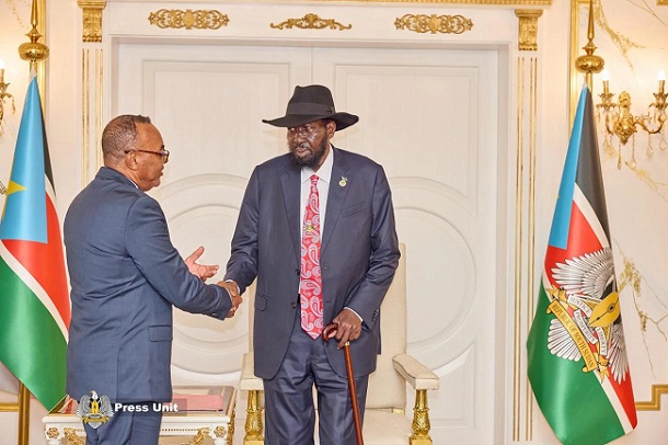 Embaixador angolano M&aacute;rio Constantino apresentou Cartas Credenciais ao Presidente do Sud&atilde;o do Sul, Salva Kiir Mayardit