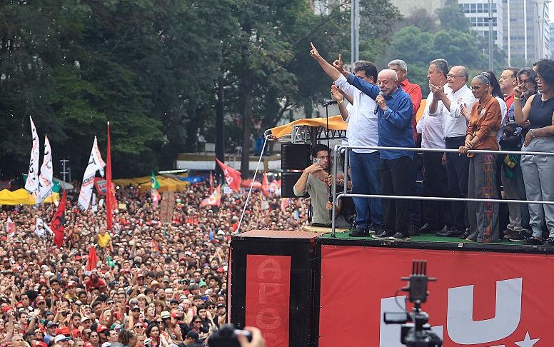 Disputa presidencial renhida entre Lula da Silva e Fl&aacute;vio Bolsonaro