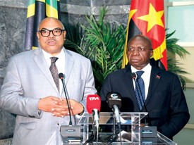 Ministro T&eacute;te Ant&oacute;nio com o hom&oacute;logo da T&acirc;nzania, Mahmoud Kombo  - DR