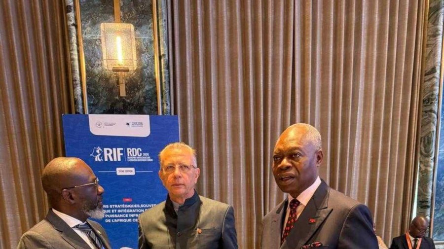 Embaixador angolano (&agrave; dir.) na RD Congo participa no RIF 2026 