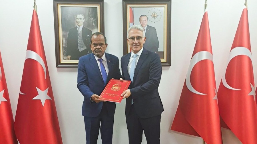 Embaixador angolano na Turquia apresenta cartas figuradas 