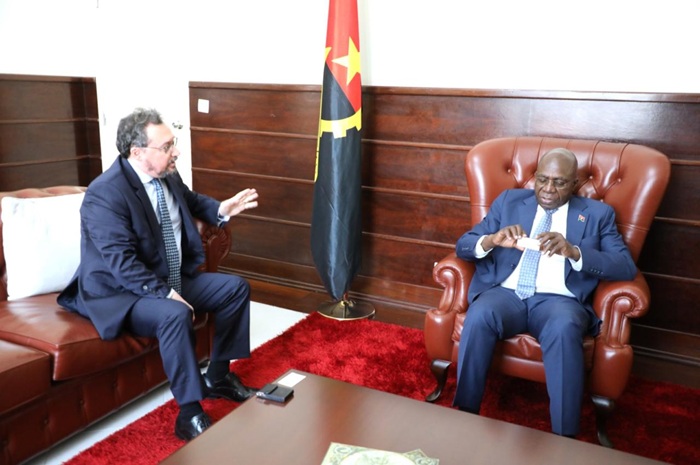 Ministro das Rela&ccedil;&otilde;es Exteriores, T&eacute;te Ant&oacute;nio, recebeu &Ouml;zg&uuml;r Ulud&uuml;z, embaixador da Turquia acreditado em Angola