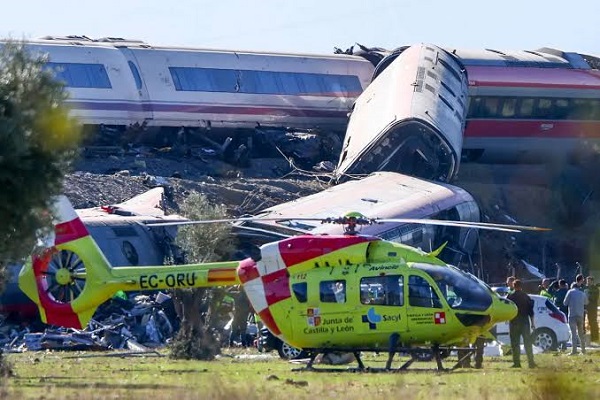 Acidente ferrovi&aacute;rio em Espanha provoca pelo menos 68 mortos e 80 feridos