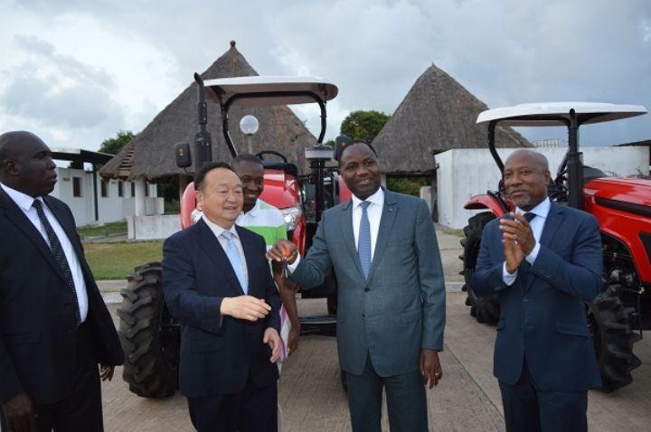 Grupo chin&ecirc;s manifesta interesse em investir na mecaniza&ccedil;&atilde;o agr&iacute;cola da C&ocirc;te d&rsquo;Ivoire