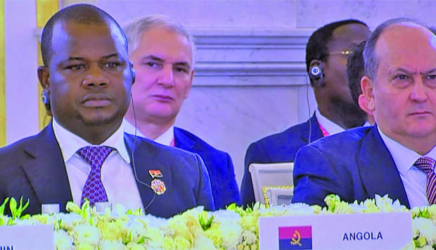 Ministro de Estado e Chefe da Casa Militar do Presidente da Rep&uacute;blica (&agrave; esq.)