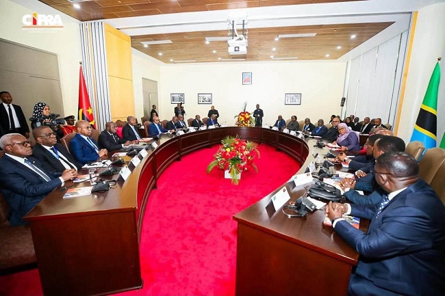 Presidentes Jo&atilde;o Louren&ccedil;o, de Angola, e Samia Suluhu Hassan, da Tanz&acirc;nia, conduziram as conversa&ccedil;&otilde;es entre os dois pa&iacute;ses